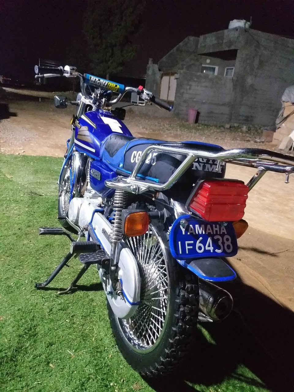 (سلام عليكم)
(نامي سي حرف ته رقه زه رد)
(گشت گياني لوكه ماتوره كه خوي دياره)
(مه كينه ي نه ده نگ نه رون نه دوكل)
(تيبيني اوراق نيه)
(عه يبي يه ك پاتريه)
(ناو نيشان سمود ئاو باريك)
{ره قم}{ ***********}
