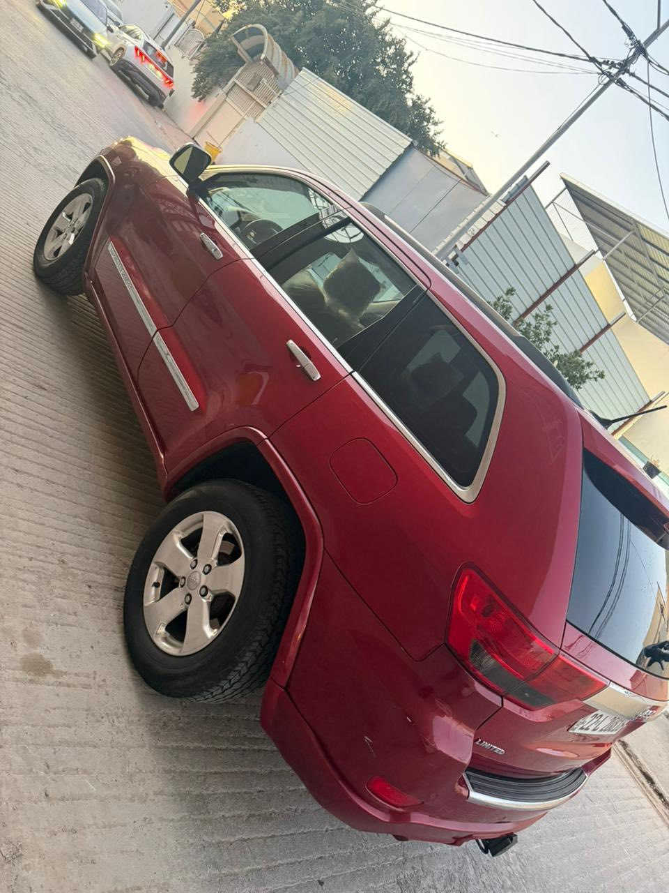 جيب 2011 هيمي 8  سلندر فول موصفات فتحه بيها قطعتين صور الحادث مرفقه بيع مستعجل 123 ورقه بسبب ضرف 
‭٠٧٨١ ٤٣٦ ٢٠٣٧
