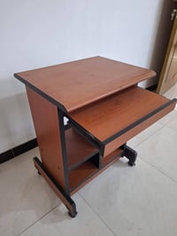 ميز للحاسبة • الدورة بغداد • قابل تفاوض