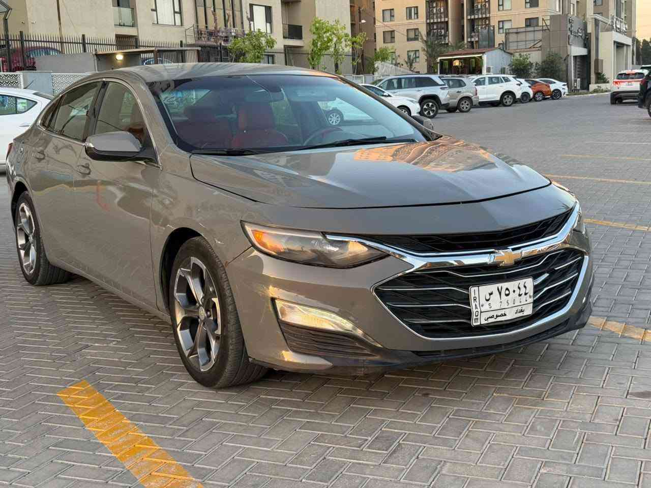 السلام عليكم 
ماليبو 2020 
معوقين ..
ماشيه 111 
حادثها  جاملغ امامي وخلفي وباب السايق مسوين تغيير لون سياره جاهزه بدون نقص 
مواصفات 
بصمه 
شاشه 
كأمره 
تحكم ستيرن 
مكانها بغداد حي الجهاد 
السعر 82
رقمي ***********
