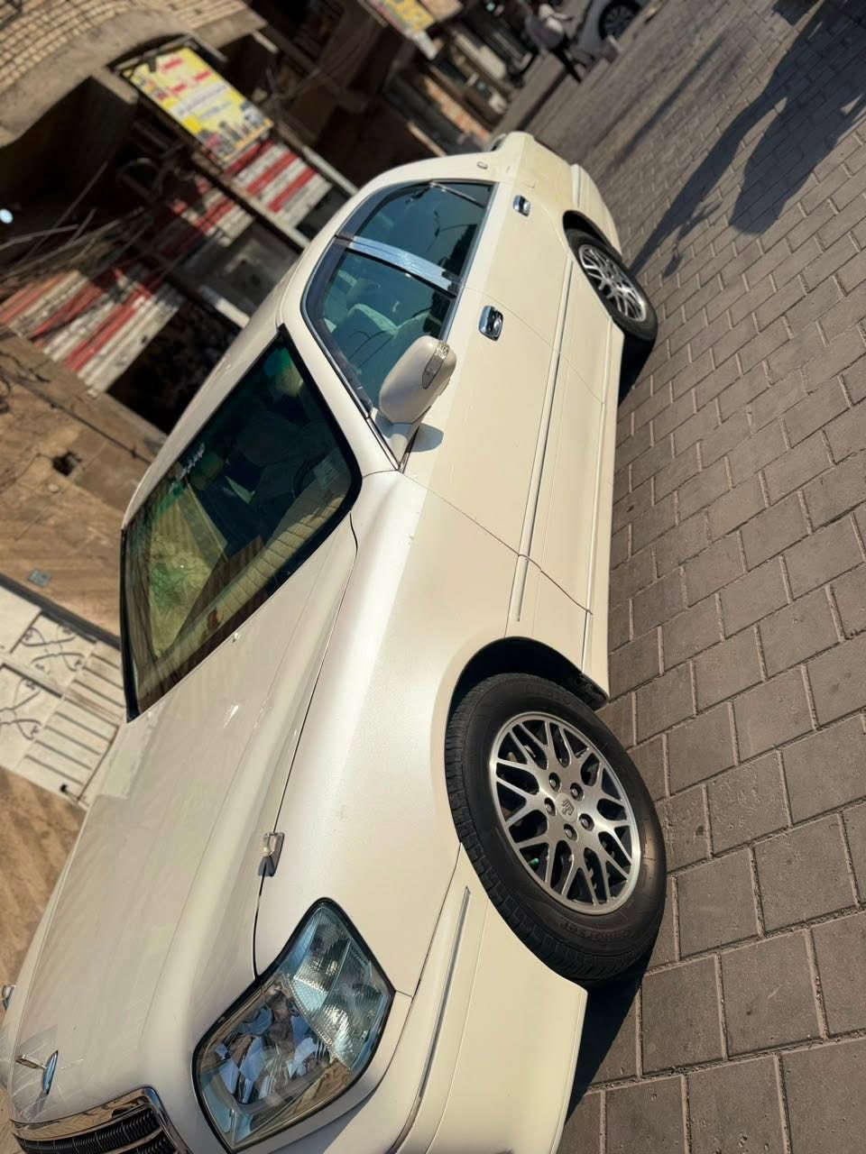 لسلام عليكم كراون ملكه للبيع
موديل 2000 بيها صبغ جاملغ خلفي الايسر السياره نضيفه مثل ماموضح بلصور السعر $105 رقم***********

