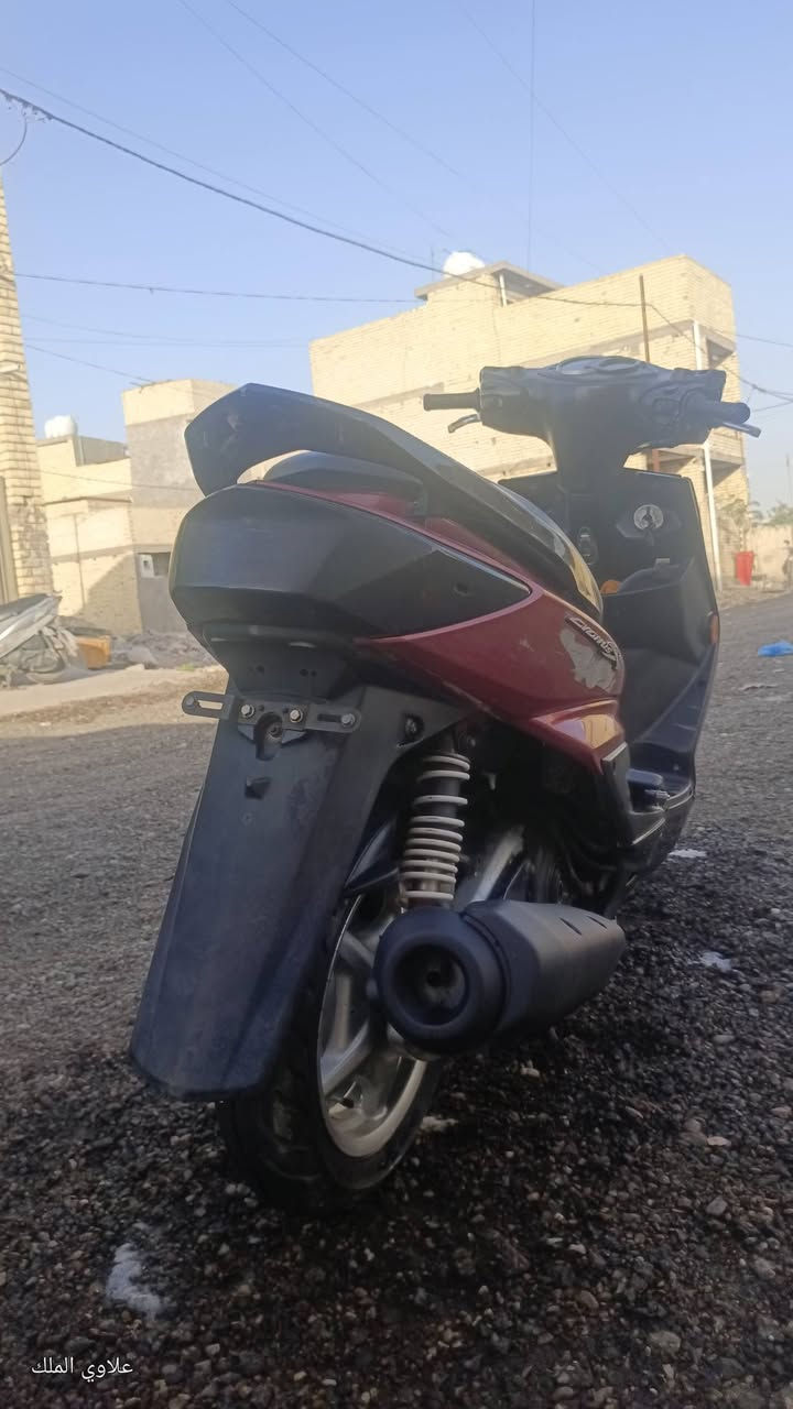 سلام عليكم
سكنس فحل خمسينه اصل
دشبول 3الوان اصلي
دراجه كلش جديده
مكينه مكفووله بلاديه
كهربائيات كلها شغاله 
طلاعات
نوزل خطين
لايت زنون
كفرات كلهن ختم واحد
جويتر بلادي
تايرات جلاتين
يدات بريك رياضي اصلي
سعرها 750بيها مجال بسيط ماكو هيج نضافه بهيج سعر
مكاني بغداد الغزاليه
***********
***********
