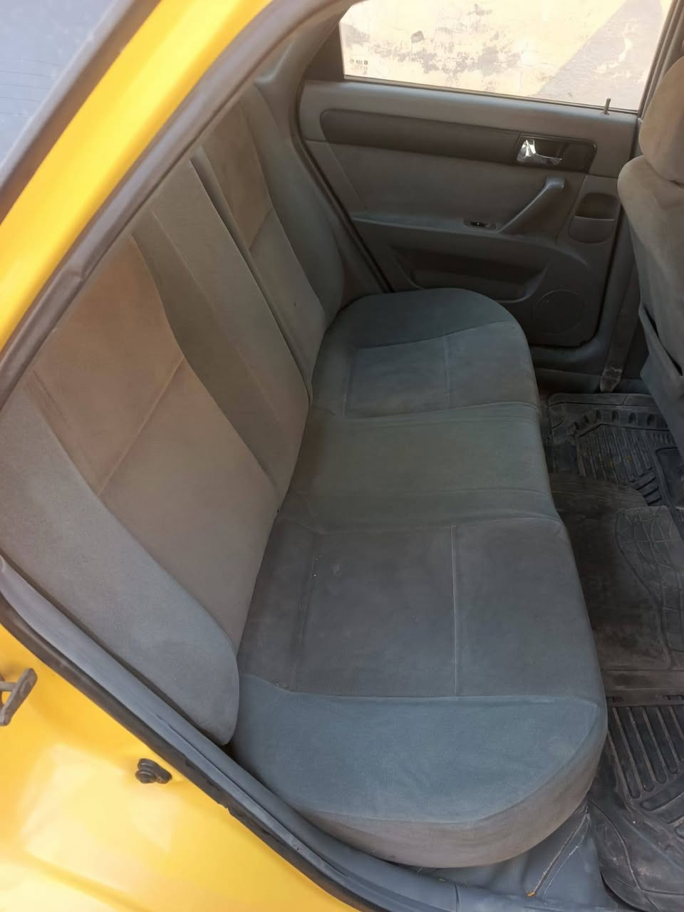 بسم الله الرحمن الرحيم
السلام عليكم سياره للبيع مرشوشه صبغ للجماليه فقط مكينه نضيفه كير نضيف تخم تواير حداديه كهربأيات جاهزه مجهزه 
مصفره هيئه وغرامات ومداور ثاني يوم السعر 65 وبيها مجال 
الرقم ‏‪0782 685 4736‬‏
