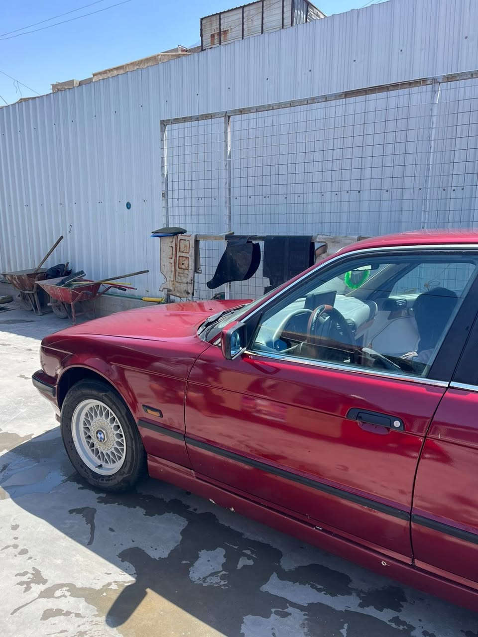 السلام عليكم BMWدبليو 525موديل1992اوتماتيك للبيع اومراوس حسب القناعة مكينة وكير مكفولات مكان بغداد الحسينية الراشدية السعرب55وبيهه مجال للاستفسار ***********
