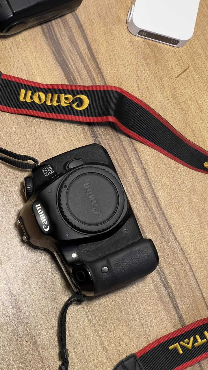 للبيع كامره كانون EOS 60 D مع مانع اهتزاز كامبل Manfrotto MVG460،  يتحمل وزن 4,6 كلغ
عدسة 50mm ماكرو فول فريم
عدسة 70_300سيكما 
سبيد لايت 
بطاريات 2 
قارء بطاقة وبطاقه تخزين بسعه 16 كيكبايت 
شاحنه +حزام +جنطة 
استخدام شخصي السعر 950 وبي مجال بسيط


**إذا كنت صاحب هذا الإعلان وتريد حذفه لأي سبب، رجاءا أرسل رسالة إلى الدعم الفني**