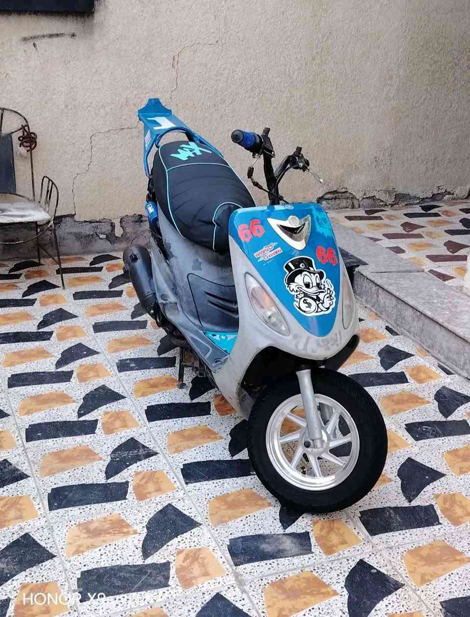 السلام عليكم دراجه ماكس قجمه نضيفه درجة كلشي ما بيها مكينه ما مفتوحه الباتري جديد اكلجات جدد دراجه غراضها كلها جدد توة شادهن رايدها ب٦٠٠الاستفسار على رقم ***********
