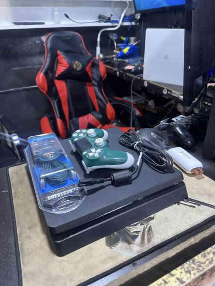 بلي 4سلم جهاز نضافه100/100 كامل ملحقات 👌

ملحقات جوستك+كيبل بور+Hd+حساب 
جهاز لا مفتوح ولا مصلح شرط الضمان 

سعر الجهاز 160 شرط ارخص من الجمله🪓
مكان رمادي شارع السينما رابع فرع يسارا 
مكتب Game stop 
***********
***********
