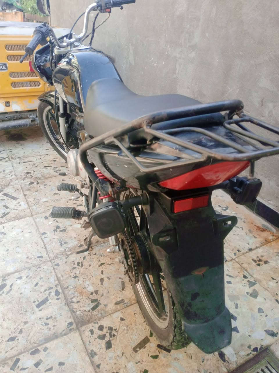 السلام عليكم
دايوان محور 4 كير تجفيت جديد
شاصي ملحوم 200 قفل كوم حديد
مكاني بغداد العبيدي
***********
