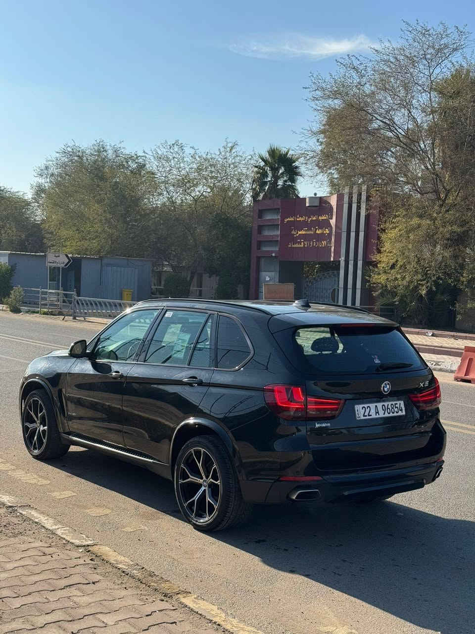 للبيع BMWX5
الموديل 2014
واريد خليجي وكالة العروش🖤
محرك 8 سلندر 5.0
ماشية 144كيلو متر حقيقي 
مواصفات فول للاخير
بنوراما
بيبان شفط 
بصمة 
كشنات جلد تحكم كشنات
خمس كامرات دوارة
كشنات تدفئة تبريد
بردات بيبان
دركة كاربون فايبر
كير قبضة كرستال
حساسات امامية خلفية
لايتات LED وزنون
شاشة كبيرة مع تحكم ماوس داخل جلد قرميدي وبعد بيها مواصفات هوايه 

السيارة مكفولة بدون صبغ فقط بارد بلباب وتحكيل خفيف فقط بدون صبغ ابد بدون دواخل كلة مكفول
السعر 280 وبيها مجال 
مكان السيارة بغداد 
للاستفسار 
***********
