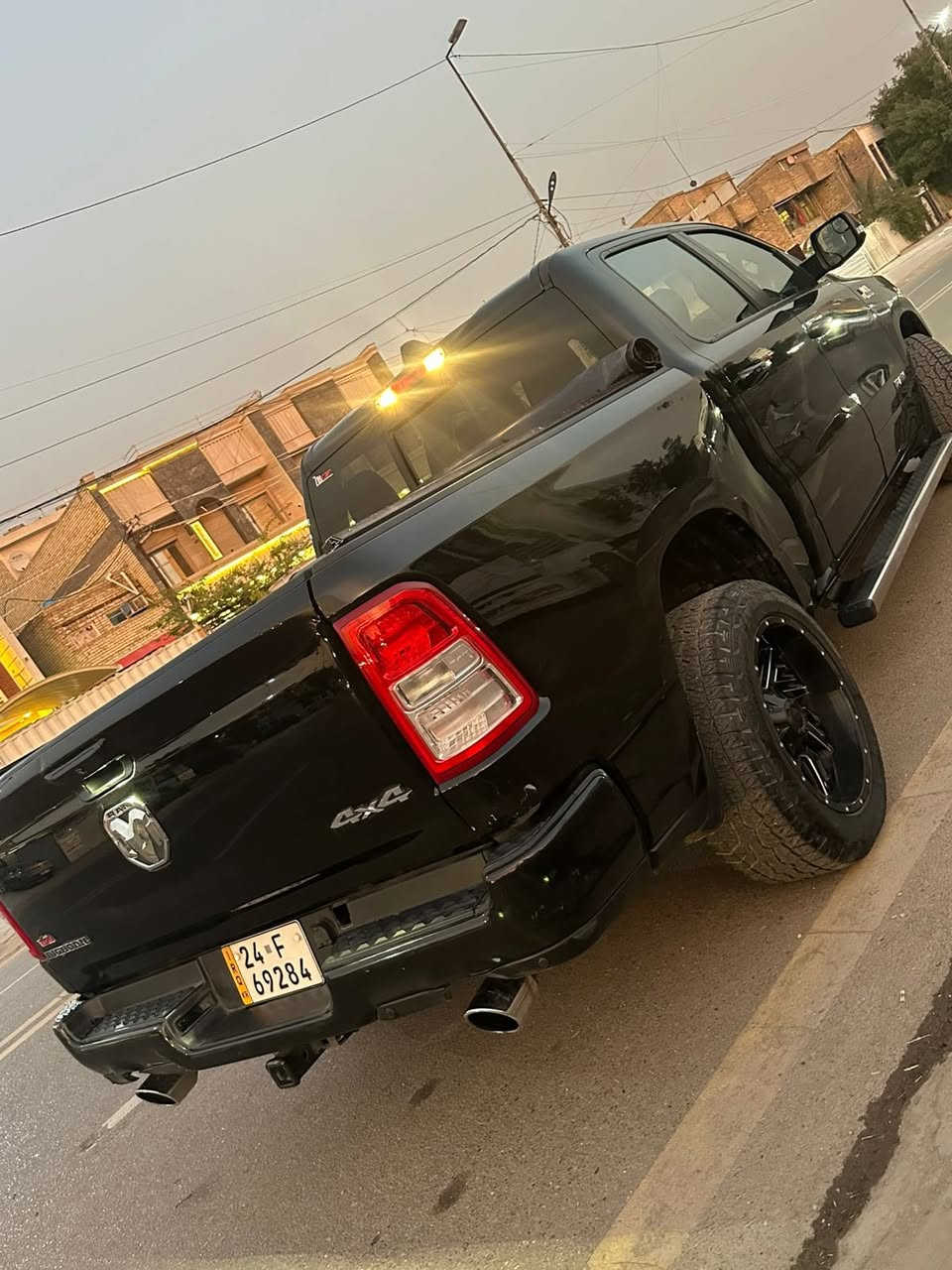 السلام عليكم 
مكلف بالنشر 
بگ هورن موديل ٢٢ باب طويل بغداد شارع فلسطين سعر ٢٨.٥٠٠ ماشي ٥٠ الف حقيقي 
***********
