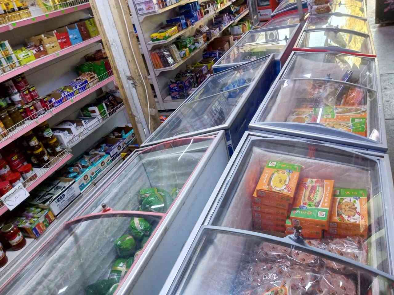 السلام عليكم ورحمة الله وبركاته
أسواق للبيع يحتوي على برادات عدد 17 عامودي 7شركه 
10 للمحل وبرادات عدد 10طرحي 3شركه 7محل
سفينه وسطيه على طول المحل ورفوف جداريه ايظا على طول المحل ويحتوي على مخزن ومبرده العالميه كبيره جاهزه مع الدكت موقع المحل حي الجهاد الملحانيه فرب مسبح الرافدين. ومقابيل قاعه الكرار. أي استفسار على الرقم *********** يوجد وات ساب. اسف خاص غير متواجد
