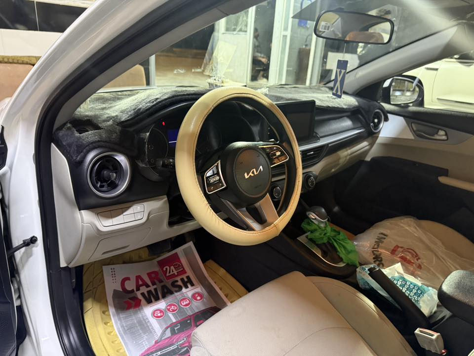 سيراتو 2023
مكفولة كفالة عامة 
ماشيه ٦٩
محرك ٢٠٠٠
داخل لونين
قطعتين تبريد 
شاشه
حساسات خلفية
مانع انزلاق
حساس اطارات 
لد نهاري
السعر177$ وبيها مجال بسيط

***********
