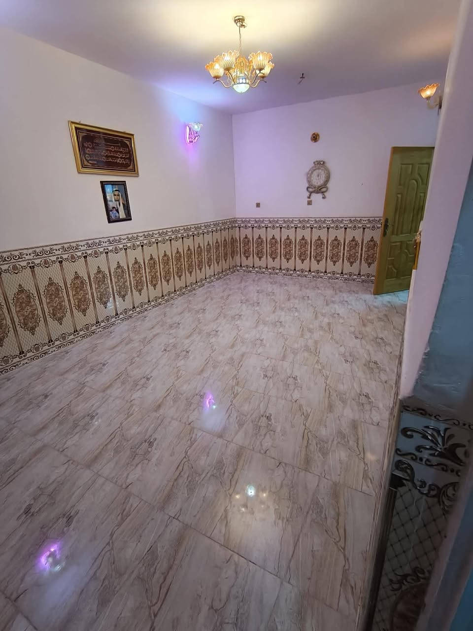 سلام عليكم بيت للبيع بل خان بني سعد بل عطشانه مو شارع المدرسه ثاني مساعت لبيت 200مسافت لغرف النوم 5طول لعرض 3ونص الاستقبال 7طول العرض 3ونص الصاله4ب4 المطبخ 4ب4 الإستفسار ع هاذه رقم***********
