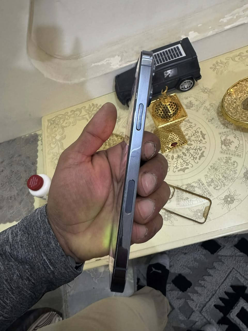 السلام عليكم شباب ايفون 13 برو مكس للبيع نظافه مثل متشوفون بس مبدل بيه شاشه فقط السعر 450 وبيه مجال شويه للشراي   مكاني الغزاليه خابر او راسلني ماسنجر ***********
