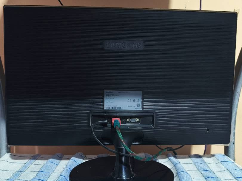 شاشة سامسونج 24 بوصة بدقة 1080p وتردد 75Hz ونظيفة جداً وبدون أي عيوب مع واير HDMI الأصلي والكارتون.
ب75 الف.
مكاني بصرة/هارثة وما عندي توصيل.


**إذا كنت صاحب هذا الإعلان وتريد حذفه لأي سبب، رجاءا أرسل رسالة إلى الدعم الفني**