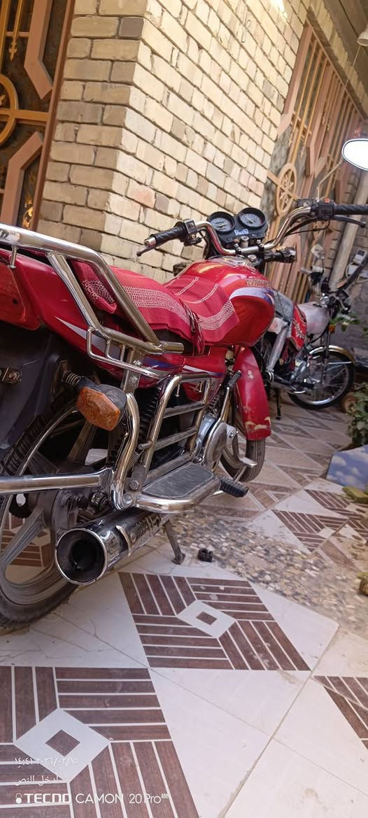 سلام عليكم شباب دراجة ديوان عضم دراجة ما مفتوحة موديل 2016 دراجة نقصها تبديل صالنصة وعداد دراجة احلى من الصور السعر 800 قفل قفل. الرقم ***********
