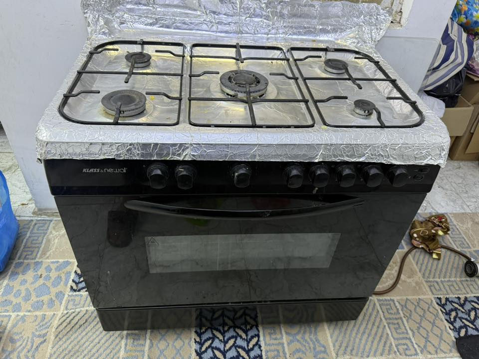 السلام عليكم كاونتر نضيف جدا اي شخط مابيه درجه اولئ السعر 350الف قفل وطباخ نضيف سعره 200 وبي مجال مكانهن بغداد الغزاليه مراسله واتساب ***********
