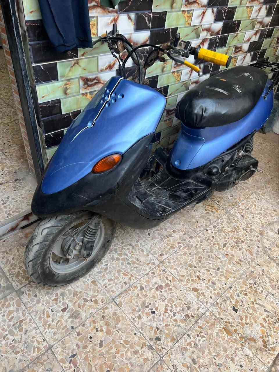 سلام عليكم دراجه للبيع عوزهة بس كابريته جانت تشتغل تكطع وطفت قبل جم يوم اخذتهة وما متفرغلهة رايدهة ب١٠٠ وبيهة مجال 
عنواني / العاليه 
رقمي واتساب / *********** البصرة, العراق
