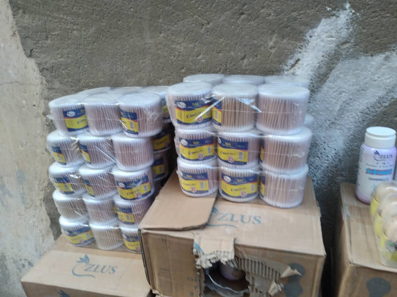 شامبو اندنوسي اصلي شرط الفحص
الكارتون بيهه 20قطعه 
ومنضف اذان 
وعود اسنان 
اتصل وتدلل 
***********
***********
