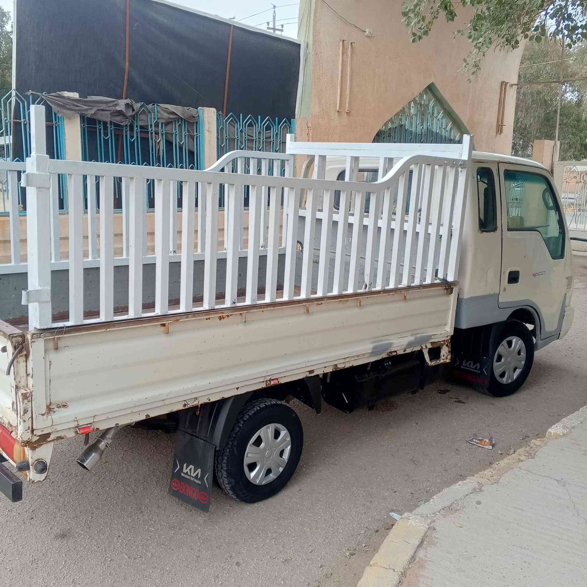 كيه ام عيون 2002مكفوله من الضربه والمعجون على واضع الشركة مكينه جديد كير جديد اكسن  جديد سنويه 28مكان النجف قضاء المشخاب الشاصي مكفول تخم تاير السعر 70وبيه مجال ***********
