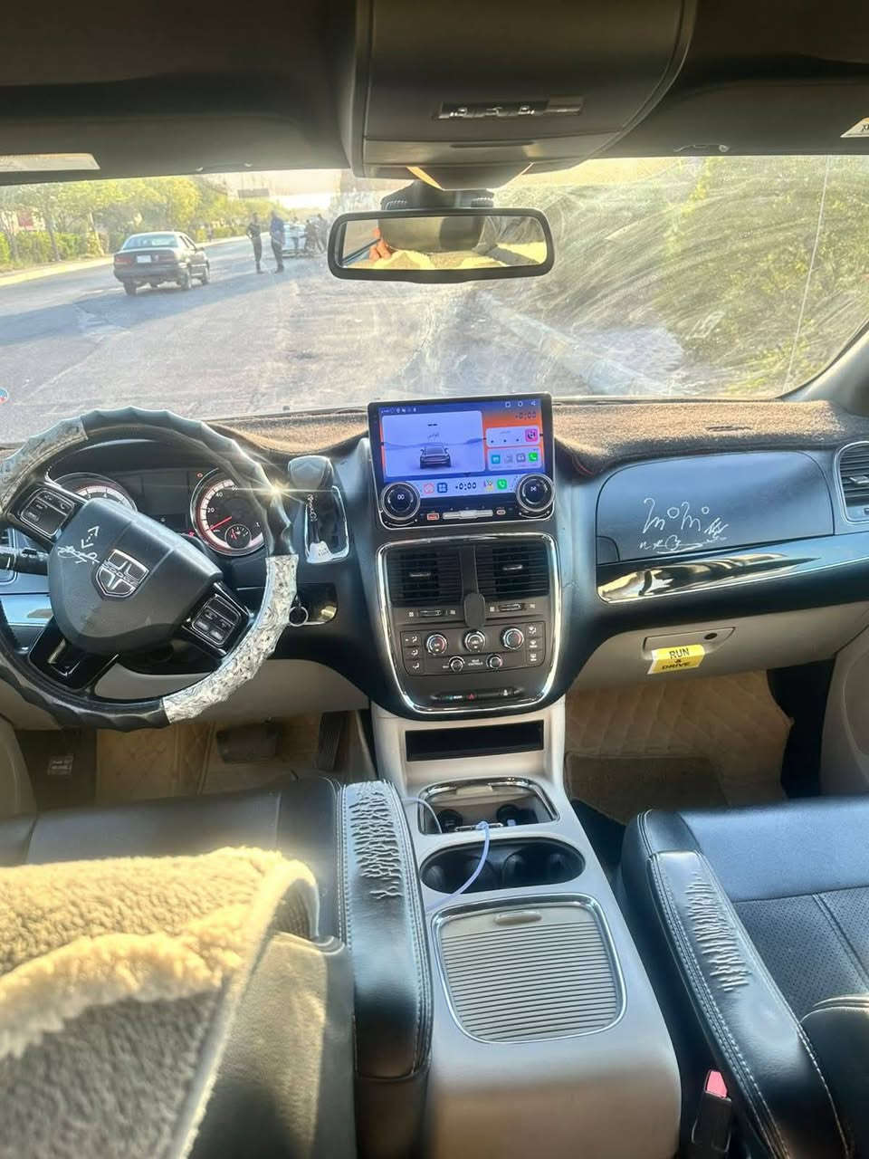 السلام عليكم من رخصة مسؤول الكروب
دوج كرفان م 20 للبيع او مراوس حسب القناعه 
ابواب وصندوق كهرباء نظام ايكو البنزين كشنات جلد كشن السايق كهرباء ماشيه 91 ألف ميل وقابل للزياده 3قطع تبريد ثلج وخير من الله 3قطع صبغ السعر 178
ت *********** بي وت ساب
