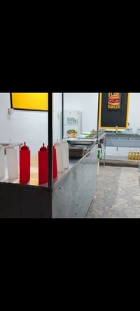 مطعم كامل للبيع ميز طعام عدد ٢  كراسي عدد   ٦  ميز تجهيز ستل ستيل طول ...