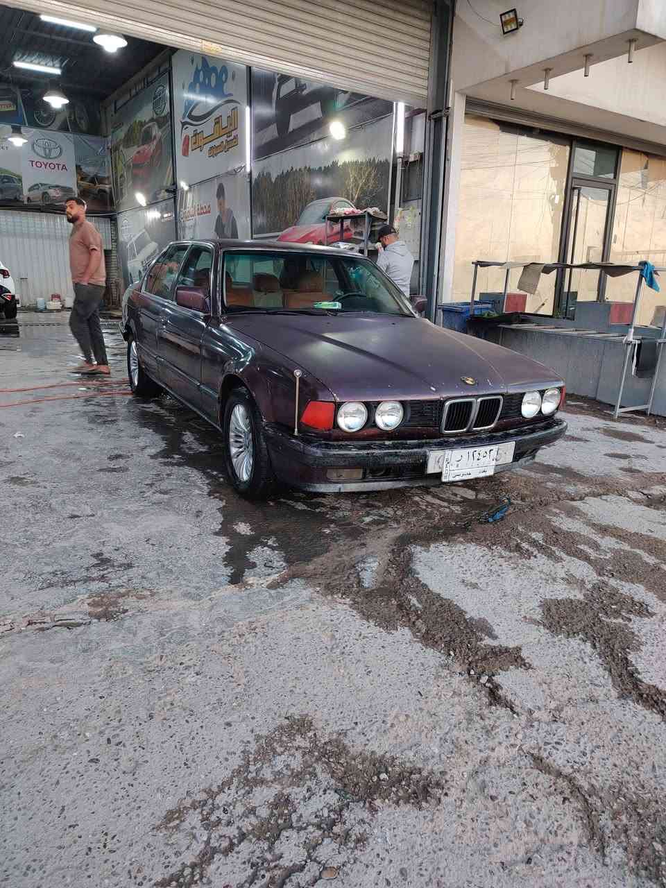 سيارة BMW موديل  1992 سيارة بيها محرك VVt بطل أسود 3000 كير حاويه تخم تاير جديد ويل باخرة كاردن جديد صدر أمامي خلفي جديد تخم دبلات جديدجعمقة استيرن حاوية تخم مجول جديد تخم بلك جديد مسطرة ونوزلات حاوية جدد فيت بم لكزز غرفتها نظافتها ٧٠٪ مسجل شاشة لمس رقم بغداد شرط التحويل السعر ٣٠ ورقة وبيها مجال بسيط رقم الهاتف ***********
