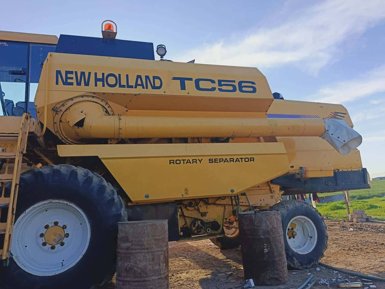 حاصدة موديل 2002 بلجيكي حجم 56 بم ونوزل
هايدرو، دبل درام،  خمسة بلام، هوزن سلايت 

كير محرك هيدرو شرط وضع شركة نظيفة بشكل 

*********** اسيا

*********** كورك واتساب
