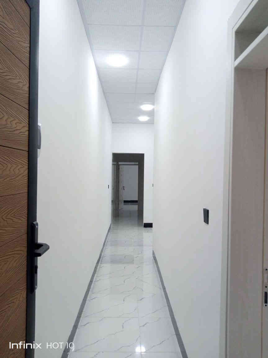 السلام عليكم دارين للبيع مساحه 100متر فول سيراميك نضام دكت تبريد واجهه فلين اناره مخفيه سقف ديكور جديد البيتين صفر مامسكون عنوان حي بدر قرب مدرسه علي شاهين بسعر مناسب للاستفسار الاتصال ع ***********
