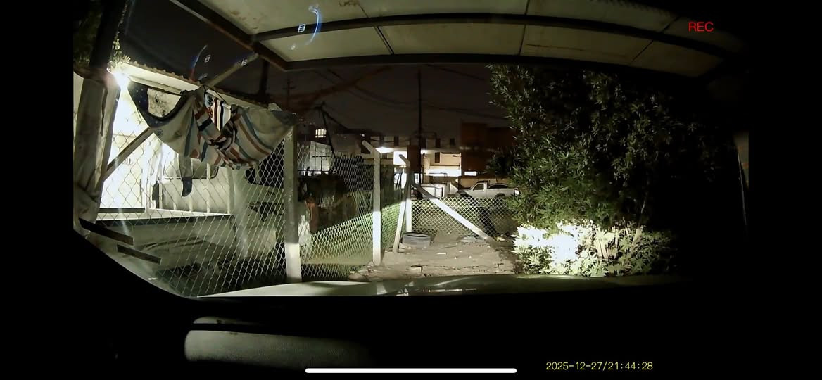 السلام عليكم 
للبيع 
اخذتها قبل يومين 
3 كامرات امامي خلفي داخل المركبة 
سعرها 100 اخذتها 125 اصليه وبيها برنامج وتكدر أسويها مرايا 
***********
