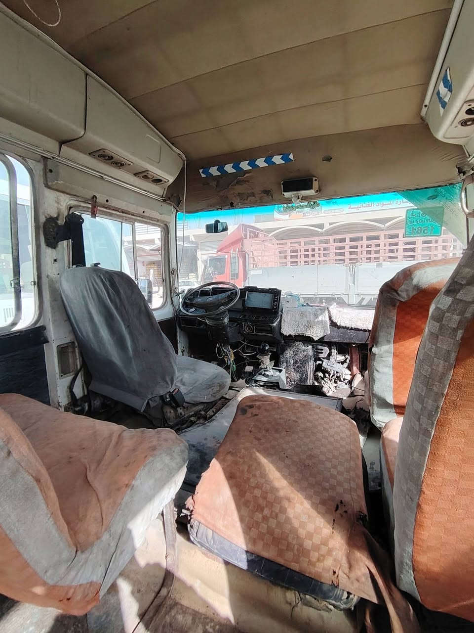 السلام عليكم كوستر عريض دسك بور مكينه كاز بنكو ثري تخم جوبلس السعر ٣ملاين مطلوبه ٥٠٠ للمرور يوكعن من السعر مكانه سماوه مصفره هيئه ***********
