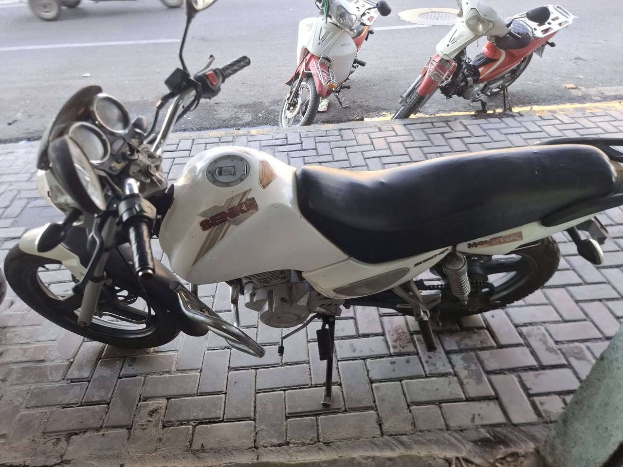 بسم الله دراجه سنكي موديل ٢٠١٥  دراجه بلاديه جاهزه من كلشي السعر ٥٥٠ الاستفسار ***********
