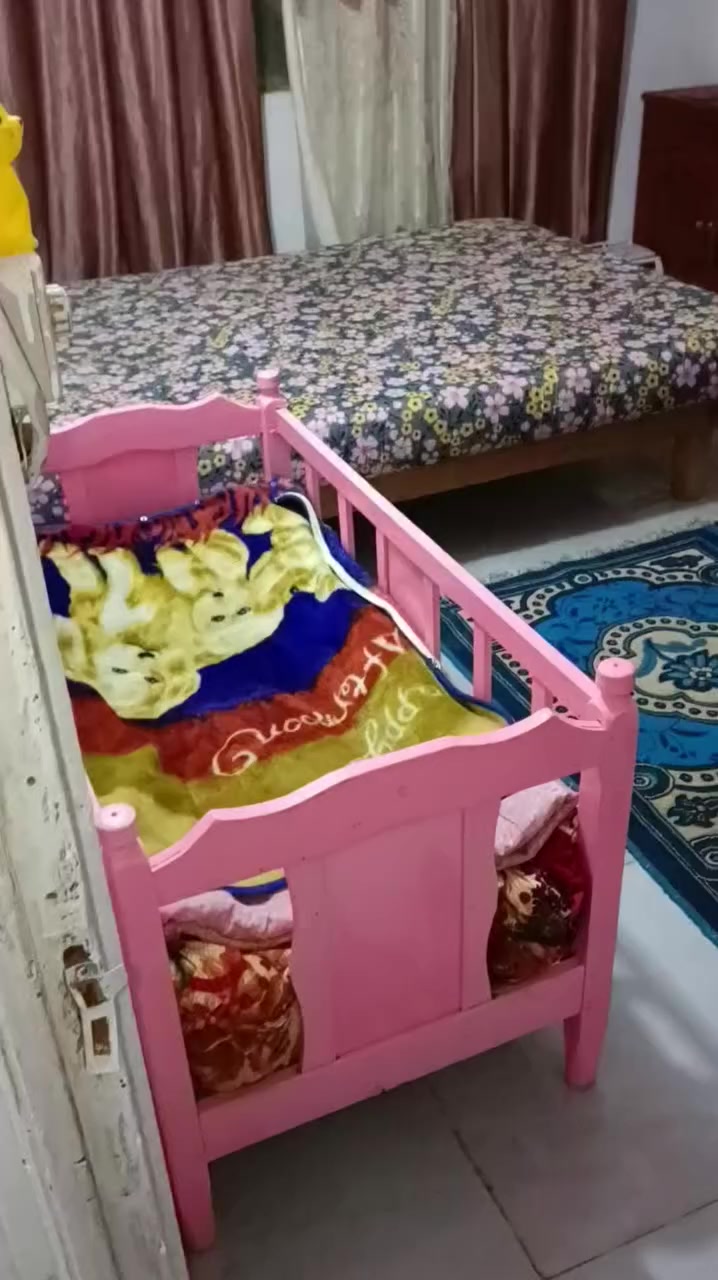 شقة ارضية للبيع 
 مساحتها ١١٠ موقعها العمارات الملح على الشارع مقابل مكتبه الكرار يعني مو جوة 
تحتوي على صحيات وغرفيتن نوم وصالة ومطبخ ومخزن 
للاستفسار واتساب / ***********
او على السيمكارت / ***********
