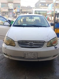 ٢٠١٠ • بيضاء • محرك وكير زين