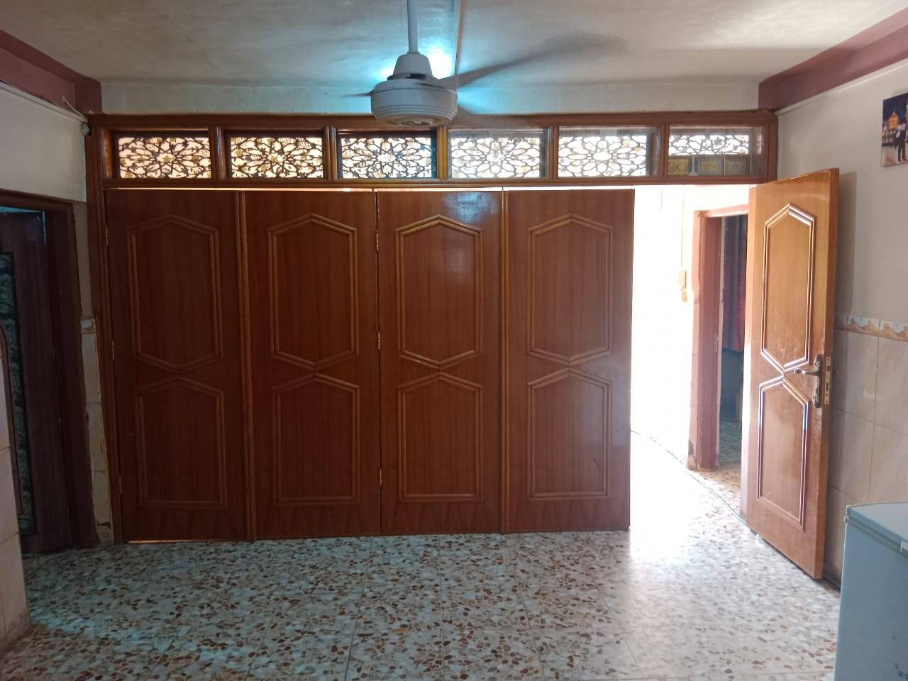 السلام عليكم بيت للبيع مساحه ٤٠٠متر بيت قديم سعر جدا مناسب العنوان حله شارع العلويه شريفه بنت الحسن عليه السلام للإستفسار ***********
