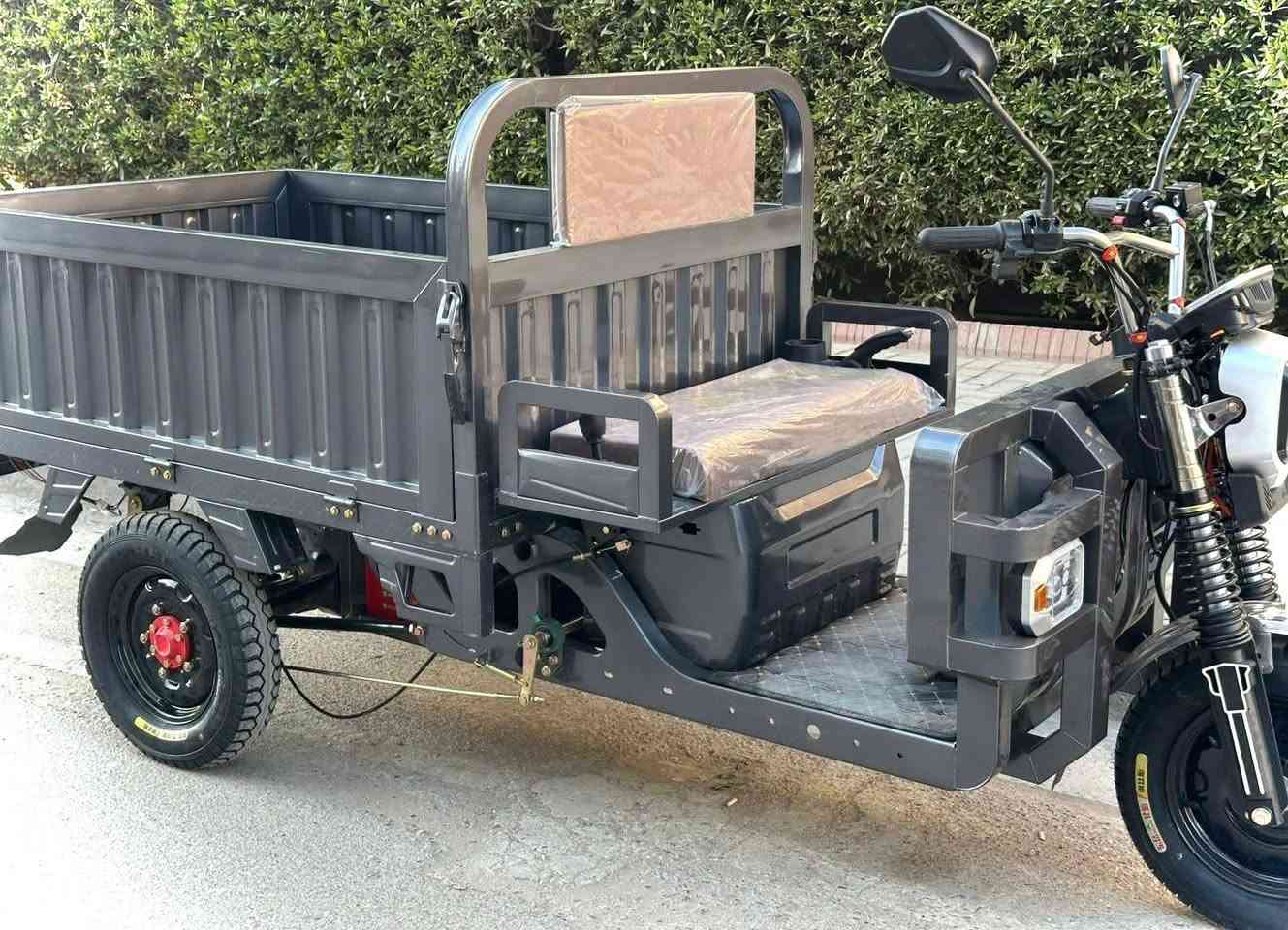 السلام عليكم ستوته موديل 2026
‏ما شاء الله حجم كبير مدرعة 
صار شهر يمي طالعة من معرض الامير ماخذهة مليونين و ١٥٠ الف 
وبدلت بطاريات قبل يومين شديت مسطرة الاصلي ابو ولد ٦ بطاريات ابو ٤٥ امبير صارن علية ب ٤٠٠ الف ستوته بعدهة بحالة الوكالة لا محملين بيهة ولا ماشية تحمل كافة الاوزان وتمشيك ٨٠ كيلو 
كلهة جكر بليت صبغ فرن حراري 
بريك هايدروليك امامي ورجل 
اي بي اس 
دسك رياضي
لو عالي ناصي 
العقل كبير 
 طول بدي متر ونص 
العرض متر 
كل بيبان تنفتح بدي قلاب جك خزن داخلي جوة كشن بيهة بكرات  لربط الحمل شاشة ديجتل ناطقة تجي تاخذهة من باب بيتي 
افحص وكلبهة بل يعجبك ترايك وين متريد وحته هم اذا تريد تحمل وتفحص هم حاضر 
صارت علية مليونين ٥٥٠ 
العنوان حي قاهرة 
السعر المطلوب مليون  و ٦٥٠ الف
***********
