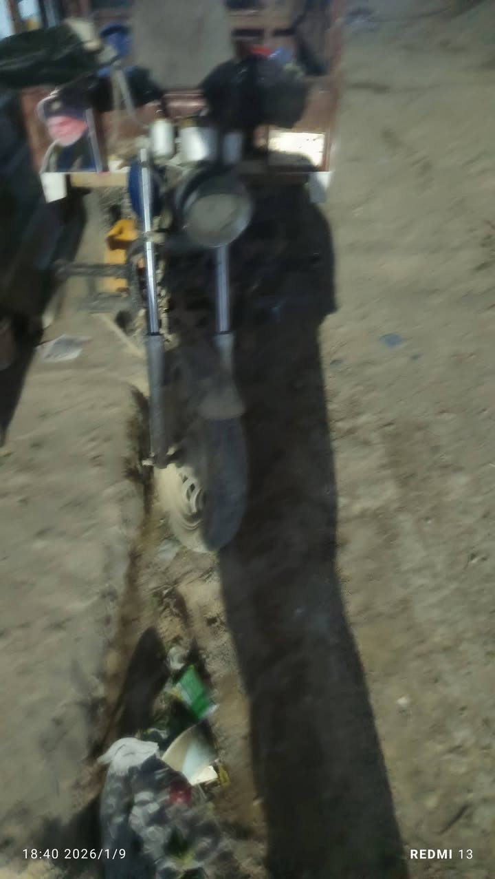 ستوته مقفوله من بوقه اوراقها ضايعه مقفوله من اي بوقه مقفوله اوراقها والله ايش هالضايه***********
