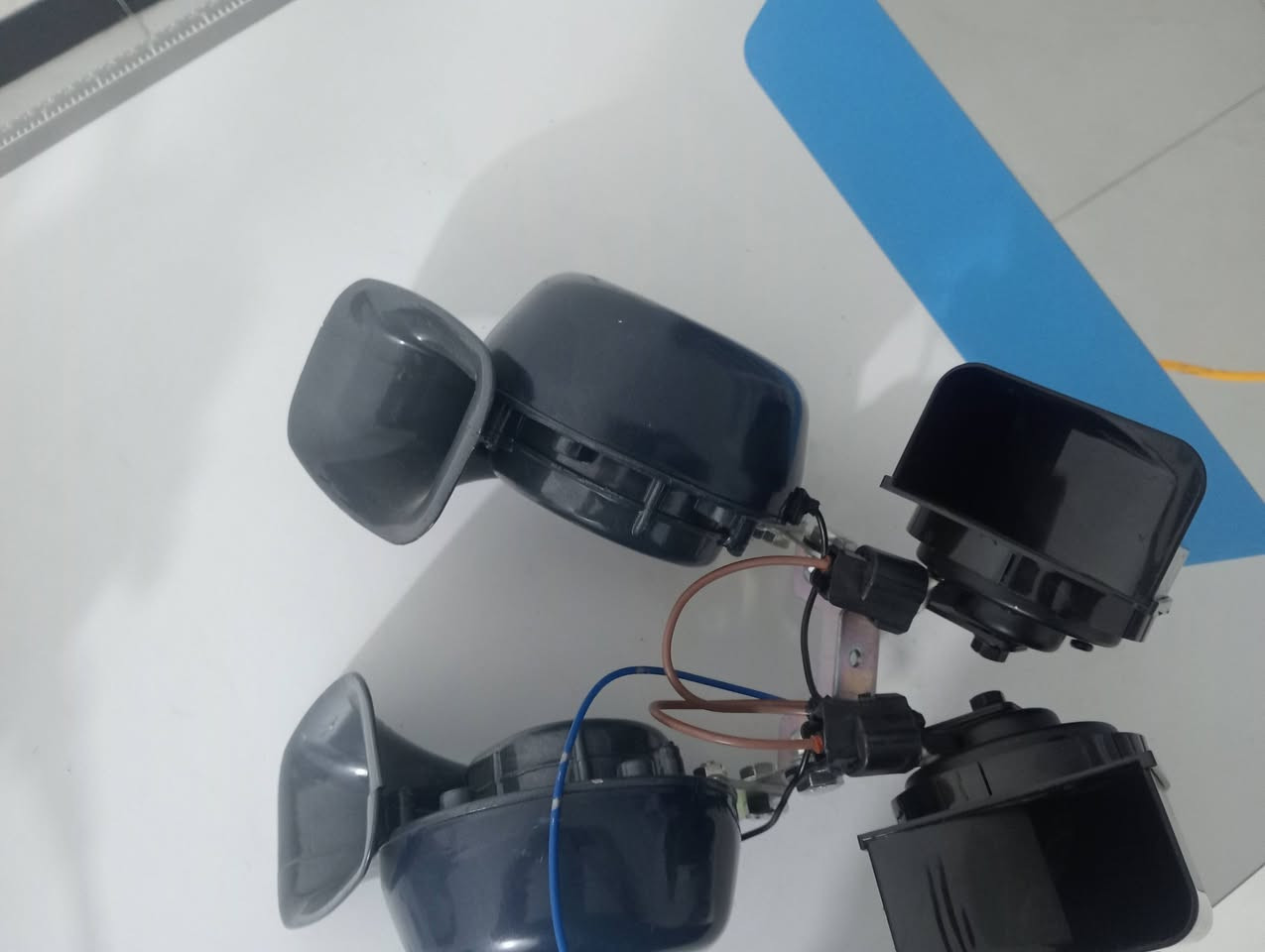 إسلام عليكم هورنات جمسي شرط نحاس دكه رعيد امانه مامشدوات بعت سياره وماشديتهن سعر  75وبيهن مجال بسيط مكاني حي السلام قرب مستشفى الفضيليه كماليه افلون هم نحاس *********** احمد
