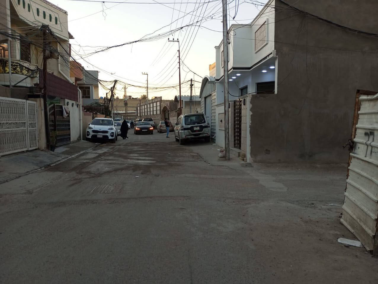 السلام عليكم تعلن شركة الجبوري للعقار والمقاولات العامه عن بيع قطعة أرض ملك صرف زراعي سند 25 في منطقة الكريعات القصور شارع حيدر ابو الدهن كامل الاخدمات
1 المساحة 140 متررر
2 الواجه 7 مترررر 
3 النزال 20 مترررر 
4 عرض الشارع 6 متررر 
5 السعر مليون و 400 وبي مجال 
عنوان الشركة الكريعات الكويتي شارع حسينية ابي تراب قرب فلكة القرغولي استفسار اتصال على الارقام التاليه 
*********** أبو صكر الجبوري 
***********
