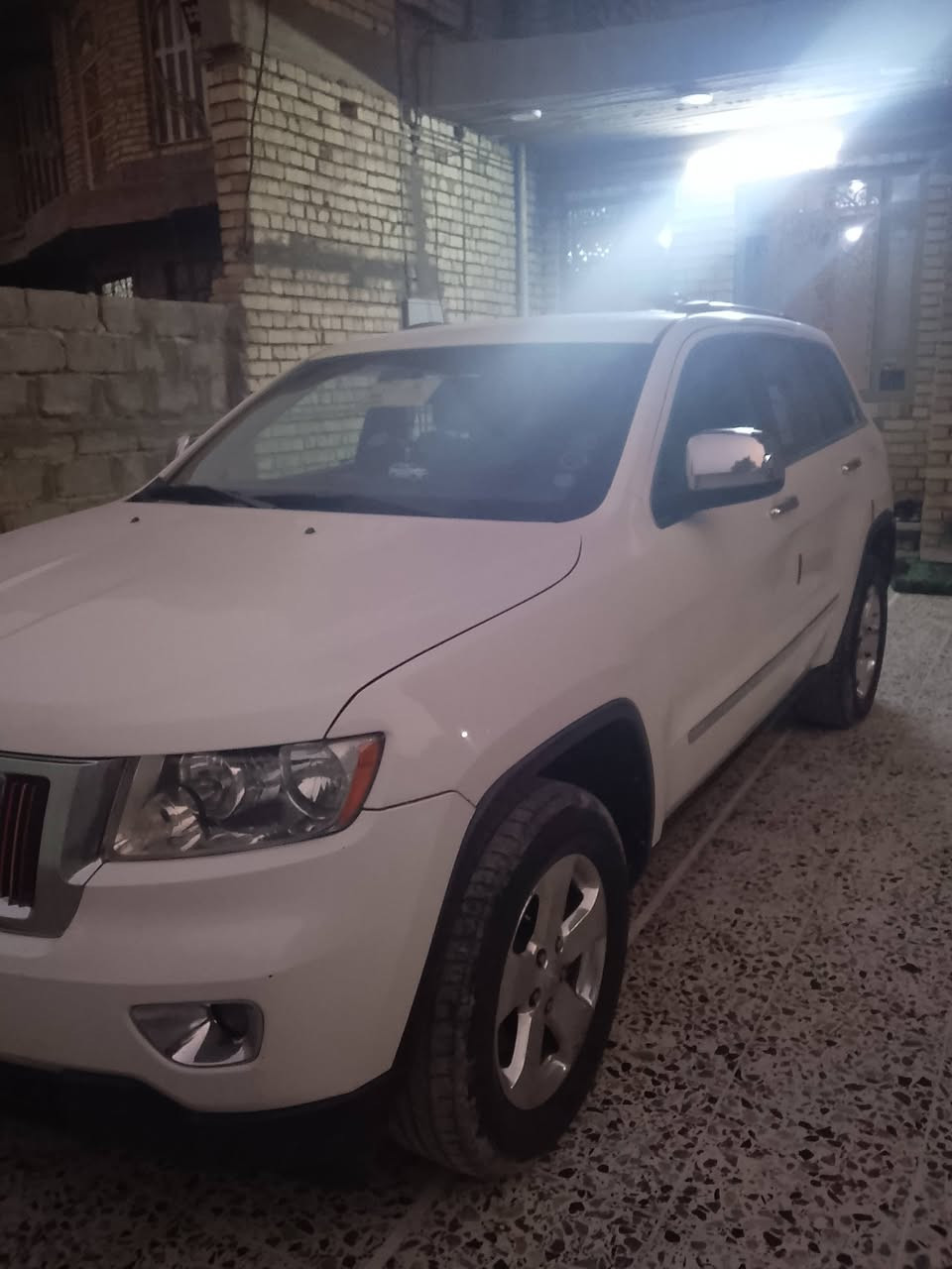 السلام عليكم اخوان جيب 12 كلين داخله العراق بيها. صبغ اشويه تقريبن. شبرين.  اثر طخه باب سياج لبيت. لون ابيض.  رقم سليمانيه. العنوان الفلوجه حي الشهداء. لسعر. 170 بيها مجال.   التواصل. ***********
