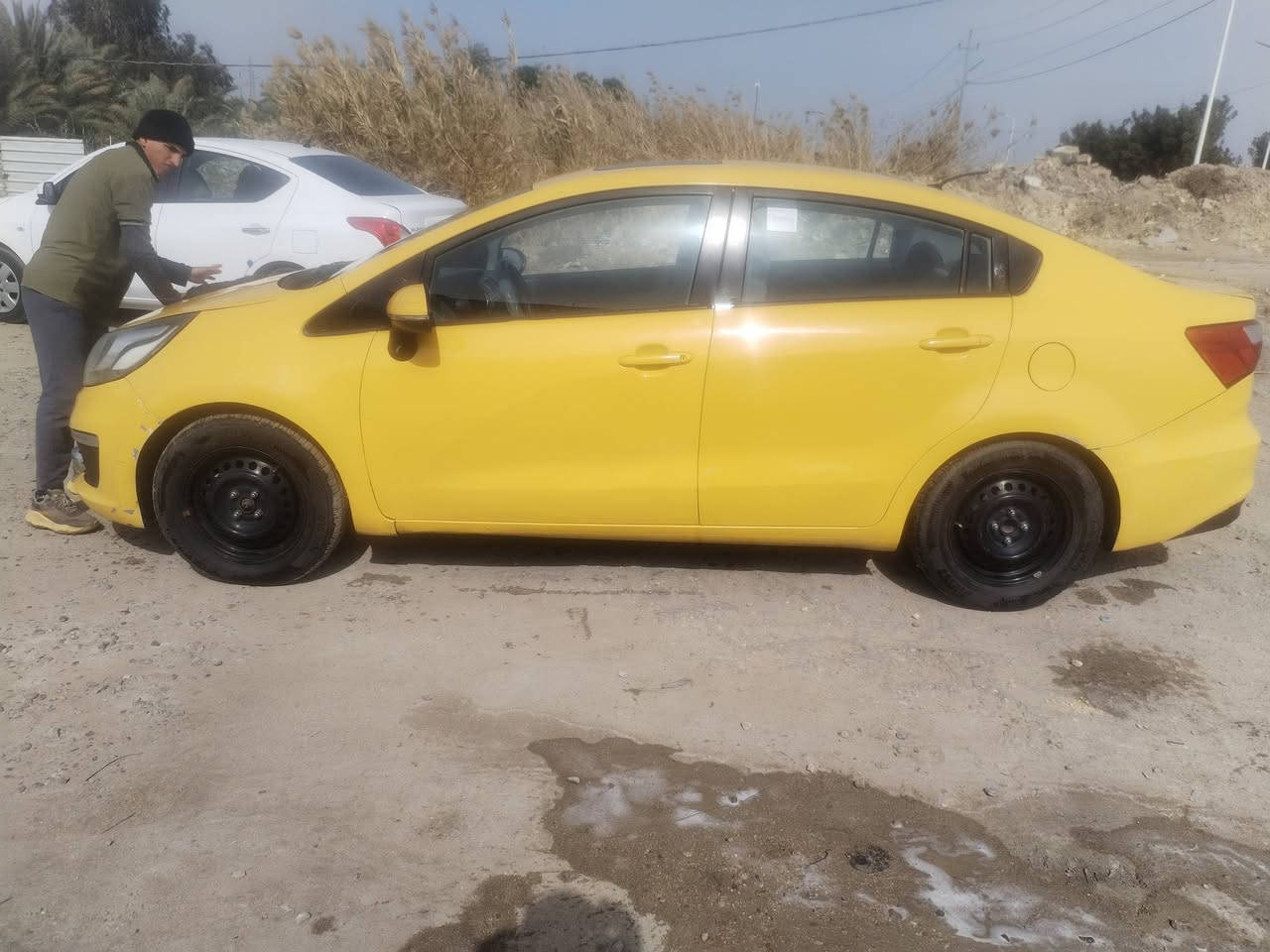 السلام عليكم.. كيا ريو خليجي 2015 رقم بغداد انكليزي تبريد تدفئه 
فول مواصفات كير محرك خير من الله تخم تايرات مصفره هيئه وغرامات سنويه ل30 با اسمي. تحويل مباشر  دحجات بسيطه بلجاملغ ودعاميه السعر 87$ وبيها مجال للاتصال ***********.
