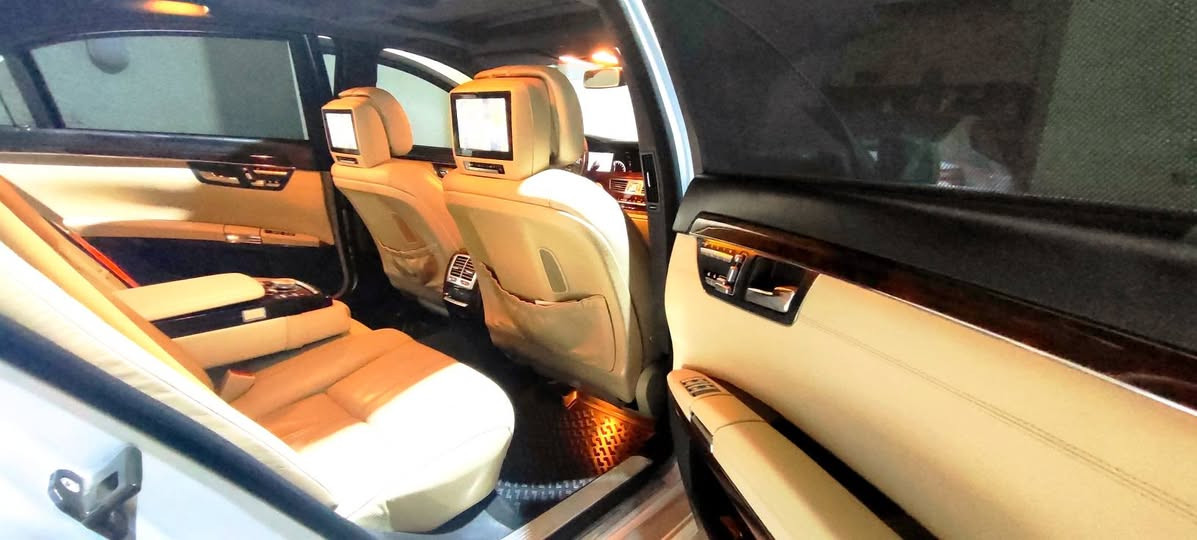 سلام عليكم ..... 
#مارسدس #S.Cless AMG 550
موديل 2007 محدثه 2013 خليجي
كامل موصفات VIP
سيارة نضيفه جدا

✅بنراما
✅ناضور ليلي
✅4 كراسي تدفئه تبريد
✅4كراسي مساج كهرباء مومري
✅ستيرن كهرباءAMG
✅اناره ترحيب
✅بصمه 4 بواب اوجنطه
✅دخول ذكي
✅رادار امامي
✅مانع تصادم
✅حساسات خلفي امامي
✅مري كهرباء جانبيه
✅مري قلاب معا البك
✅سيدي جنجر بلوتوث يواسبي اوكس نفكيشن
✅شاشات خلفيه تحكم خلفي منفصل عن الامامي
✅سيدي خلفي بلمسند
✅داخل جلد صاج اوفايت
✅تحكم بلكراسي الامامي من الخلف 
✅جنطه شفط
✅سقف كنتاره اصلي 
✅بردات بيبان كهرباء
✅برده خلفيه كهرباء
✅سستم صوت harman/Kardon
✅لايت ايل ايدي
✅لايت داينمك مع الستيرن
✅جكات تصعد اوتنزل
✅تلفون
✅زراك لايت
✅شفتات ستيرن
✅4 انضمه قياده
✅هندبرك كهرباء
✅ماسحات اوتو
✅تبريد 4 قطعه منفصله 
✅12 ايرباك
✅بيبان شفط
✅مرايه وسطيه اوتو
✅رقم هزه سنويه جديد باسمي
بيهه موافقه تضليل
سيرفس كامل اي نقص مابيهه
ماشيه 107 كم
محرك تنفس طبيعي 8 سلندر
مكان سياره بغداد
للاستفسار
***********
