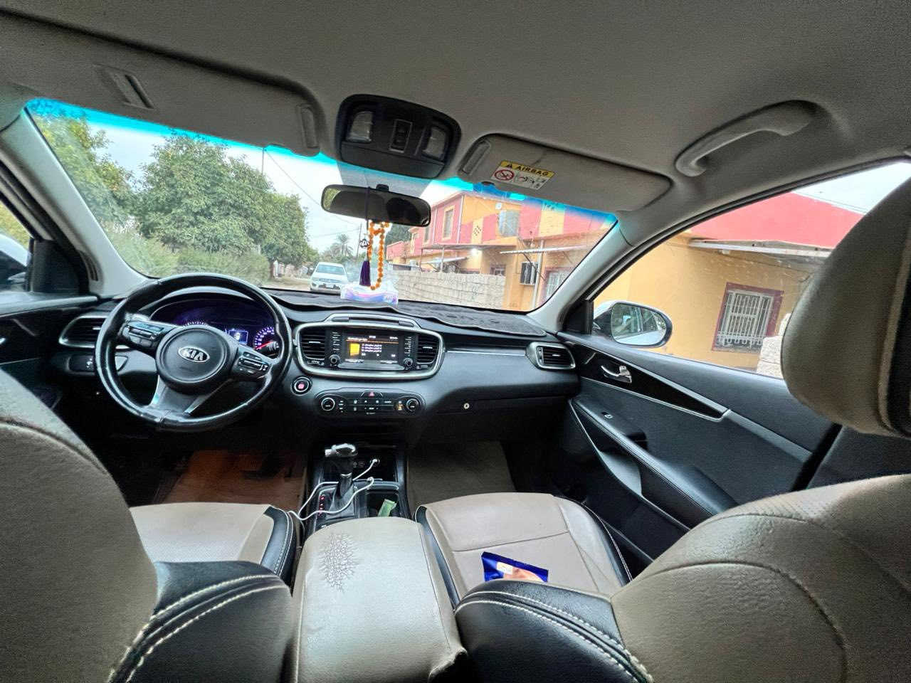 السلام عليكم
للبيع كيا سورينتو موديل 2015 خليجي سبعه راكب محرك عادي 6 سلندر السياره ضررها باب السايق وشبر بالجاملغ الامامي فقط نضافة السيارة ما شاء الله محرك وگير خير وبركه مواصفات بصمة تشغيل بصمات الابواب اشارة ترحيب حساسات محيطة كامرا خلفيه ثلاث انضمة قيادة وباقي المواصفات العامه معروفه
 رقم اربيل تحويل ثاني يوم السياره ماشيه 165الف كيلو     السعر 188 ورقه وبيها مجال مكان السيارة صلاح الدين .. العلم 
 للأستفسار    ***********
