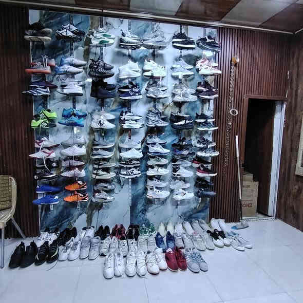 احذيه باله محبحب اصلي بأسعار مناسبه 
ترانشوس اصلي اوربي بأسعار مناسبه 
العنوان الصوفيه سده يم. ملعب محمد حميد 
من الساعه 2 الئ الساعه ال 10 ليلا 
لتواصل*********** 
بأداره ابو جود
