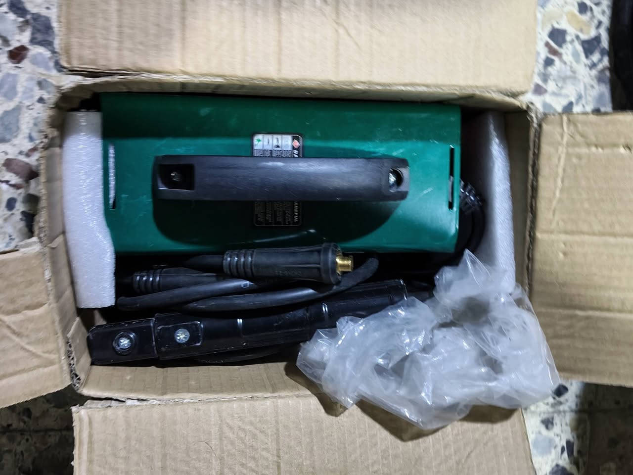 مكينة لحيم كامله صغيره ماتسحب كهرباء هواي ونعوعيه نحاس اصليه وبسعر مناسب حيل ومستعمل على بعدهه ب 30 الف مفحوصه فقط جديدة سعر اخو البلاش والله مكاني بغداد الحسينية بالبداية قرب مطعم الامير على الشارع قريب كلش الشراي يجي خاص او يتصل هذا رقمي ***********
