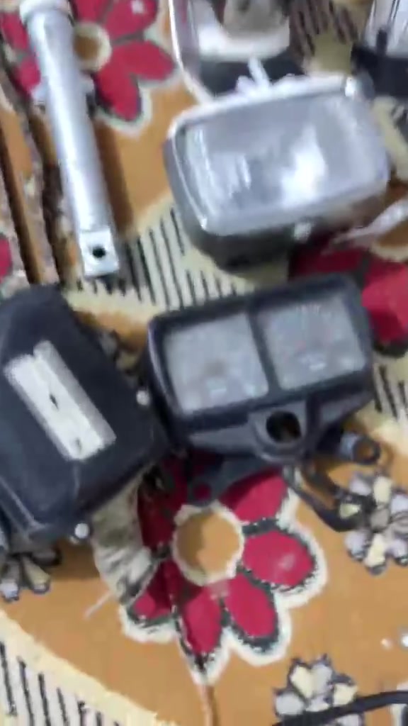 غراض للبيع كلمن وسعره تعميره كامله نقصها ويلات ومكينه المكان قضاء الصادق رقم راعيهن***********
