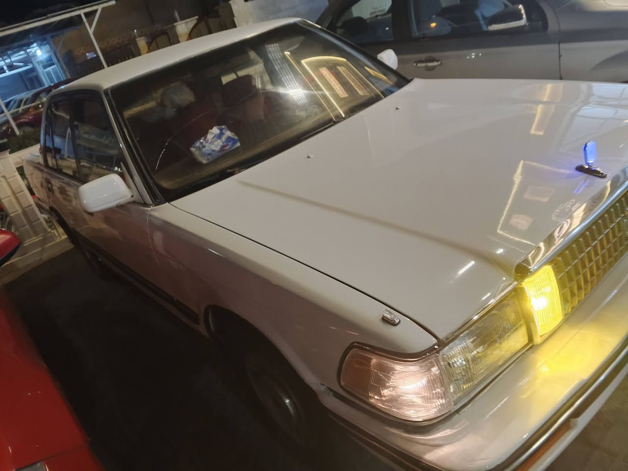 السلام عليكم سيدان للبيع موديل 88 مصبوغة حزام بدون حادث محرك بطه 2500 ديلكو سعره 62 بيه مجال العنوان صلاح الدين قضاء بلد ***********
