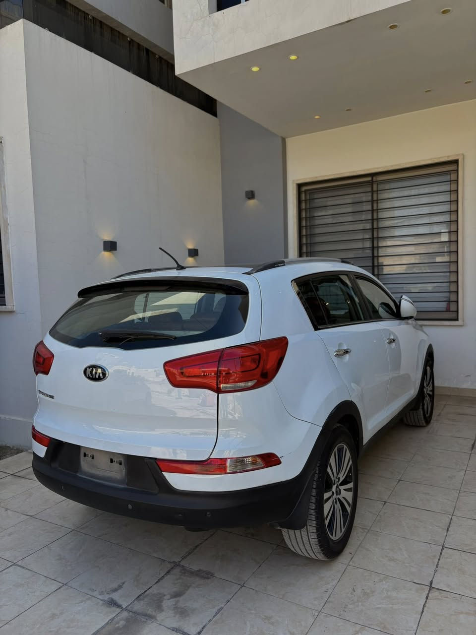 سلام عليكم 
للبيع سبورتج ٢٠١٥ خليجي
سياره ماشيه ٧٩ الف كيلو حقيقي
سيارع بأسمي رقم بغداد انكليزي تحويل ثاني يوم
السياره بنوراما كير ومحرك مكفولات سياره جديده مابيها نقص مسويلها بولش وحمام وتخم تايرات جدد وهزه جديده السونار موجود بيها ٣ قطع صبغ فقط وبنيد مصبوغ جماليه مكان سياره المنصور السعر ١٣٥ ورقه  رقم صاحب السياره:***********
