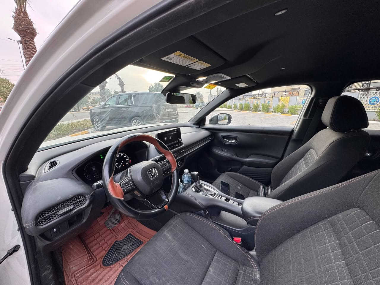 السلام عليكم
هوندا HR.V

موديل 2023

حادثها جاملغ وبنيد بدون دواخل وباب الصدر هم بي صبغ 

مواصفات 

بصمه 

شاشه 

كأمره 

تحكم ستيرن 

رادار 

تشغيل عن بعد 

محرك 2000

مكانها بغداد حي الجهاد 

السعر  137$

رقمي ***********
