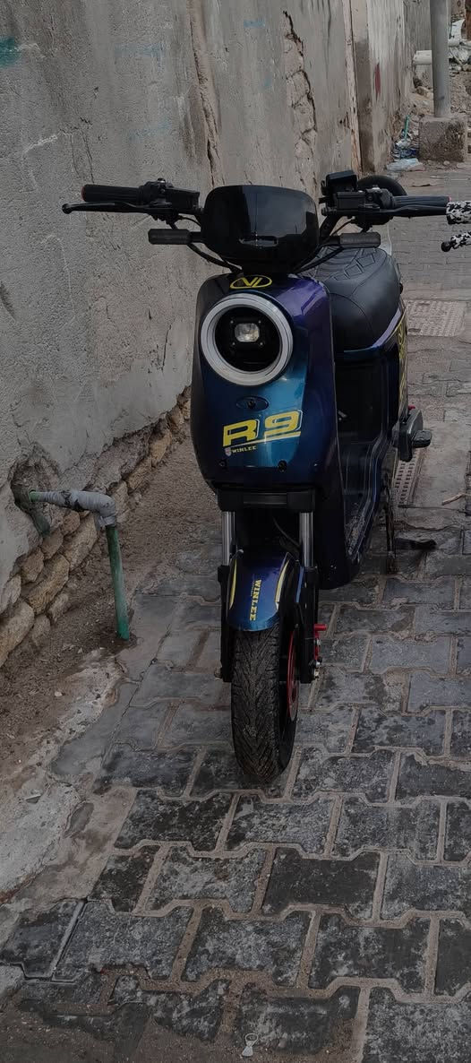 5 بطاريات دبل 32 امبير
اشاير 🫲
يمنه يسره 
دبل اشاره 
كلوب عالي واطي رماش
هورن 
ديجي عالي جدأ
الدراجه ماصارلي سبوعين من خذيتها
موديل 26 
فقط الشاشه احترگت وبدلت الها شاشه موديل 25
الدراجه حديثه موديل 2026
مشروطه من كلشي من شخط كلشي بلادي جديده الله شاهد عليه
سعر#450 وبيها مجال بسيط
التواصل#***********
